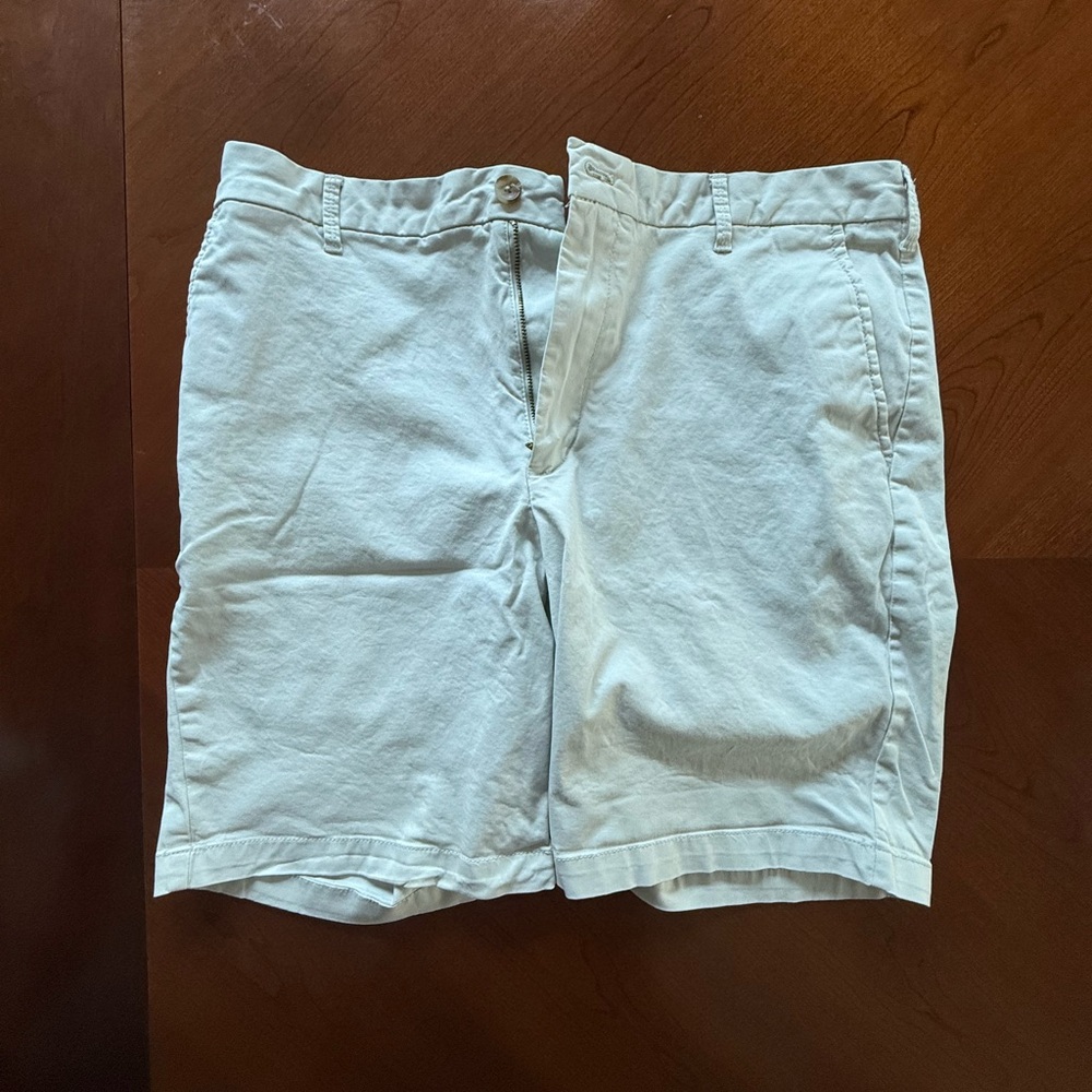 Izod Cream Flat Front Shorts Lightweight Casual